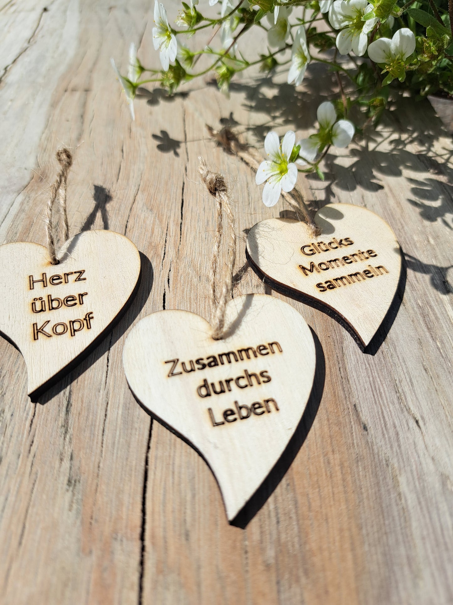 Holzherzen mit Botschaften – Dekorative Anhänger für Zuhause
