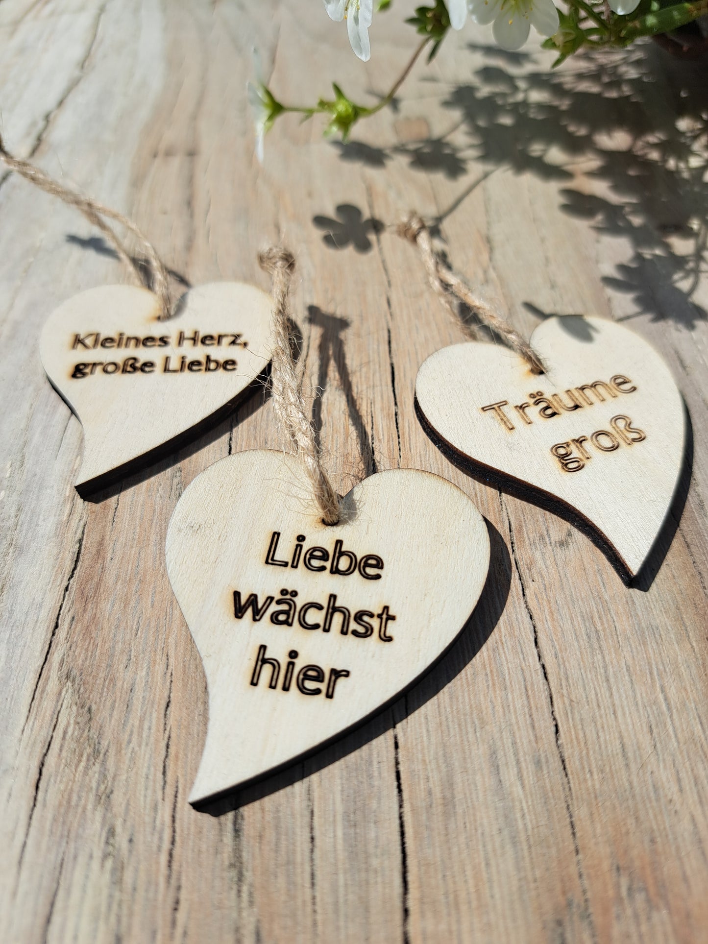 Holzherzen mit Botschaften – Dekorative Anhänger für Zuhause
