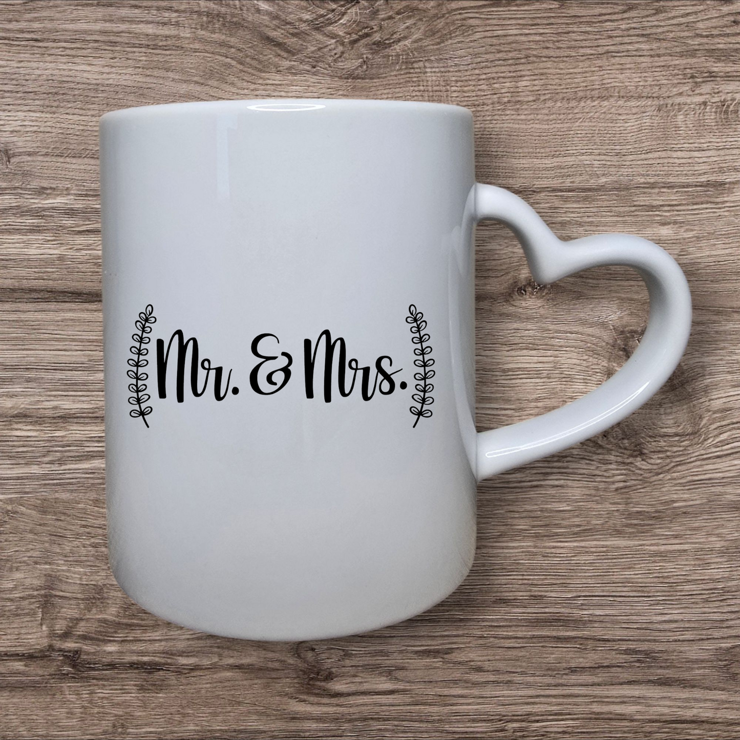 Mr. & Mrs. Tasse mit Herzgriff – Ein liebevolles Geschenk für Paare