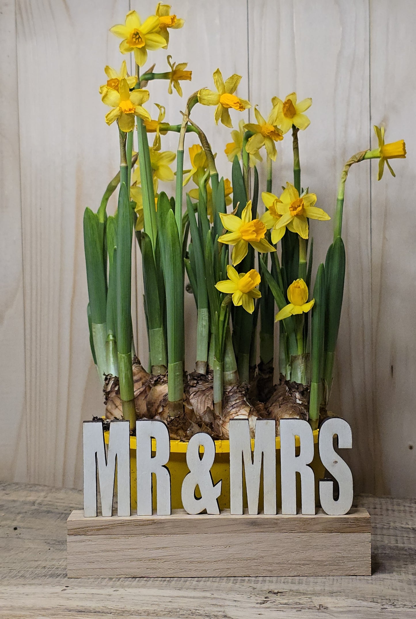 Personalisierbare "Mr. & Mrs." Hochzeitsdeko – Dein Wunschtext für einen besonderen Touch!