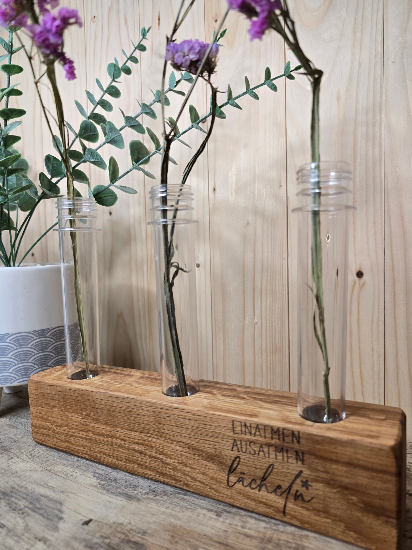 Holzvase „Einatmen & ausatmen “ mit Reagenzgläsern – handgemachte Deko aus Holz