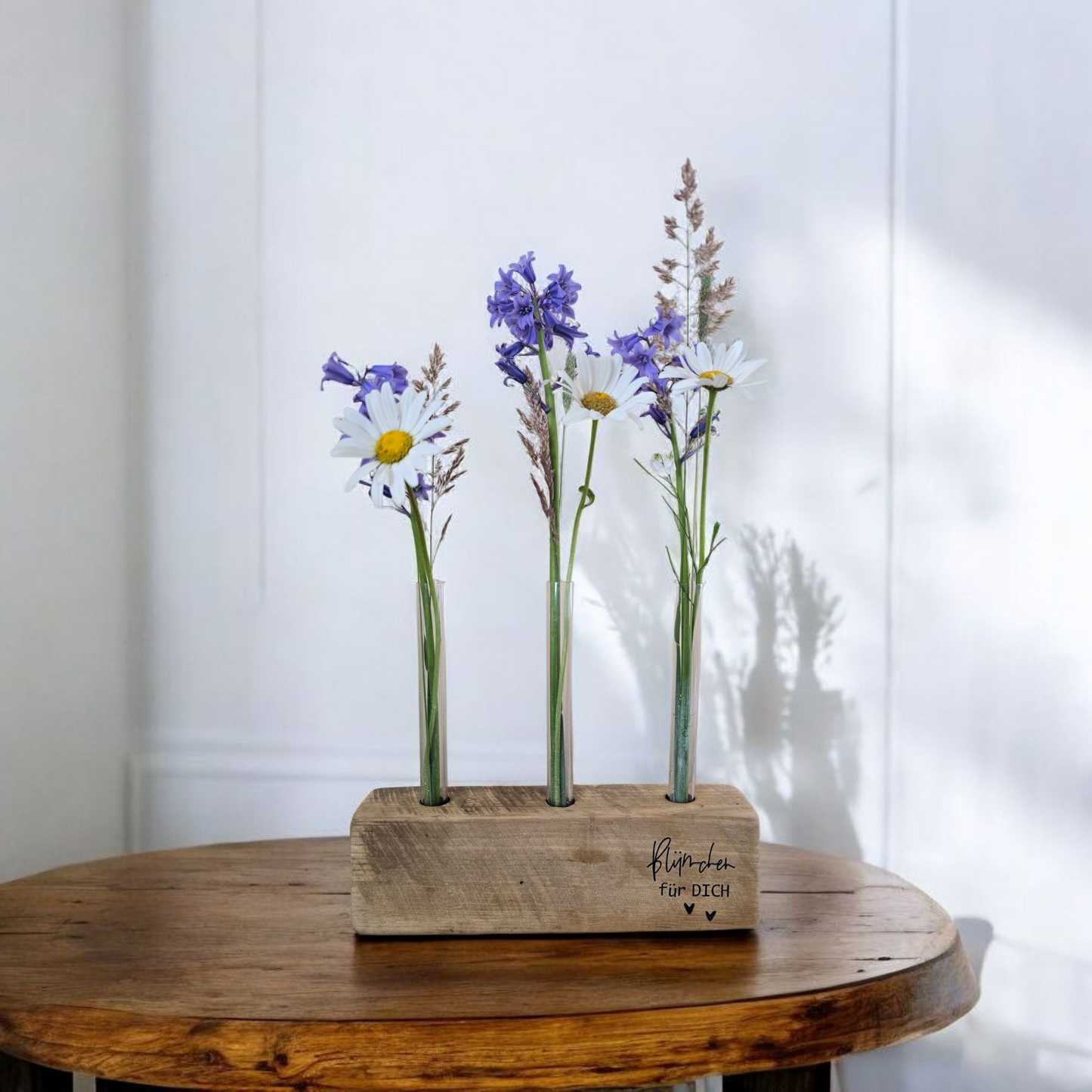 Blumenständer „Blümchen für dich" – Holzblock mit Reagenzgläsern