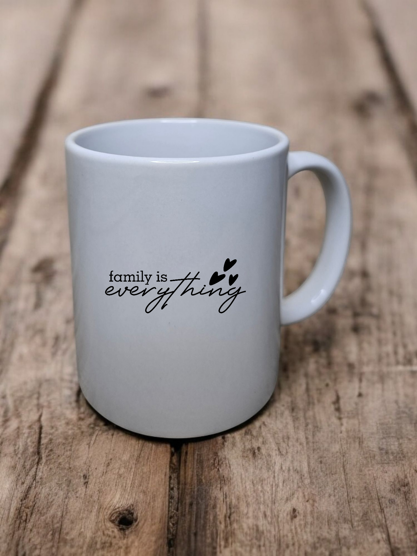Tasse „Family is everything“