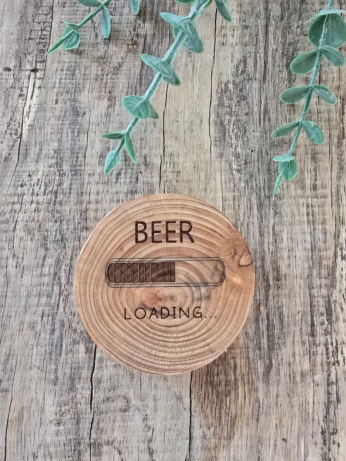Rustikaler Flaschenöffner aus Holz – "BEER Loading" oder geflammt