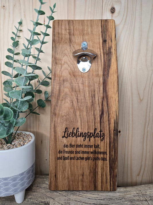 Lieblingsplatz - Wand-Flaschenöffner aus Holz mit Gravur