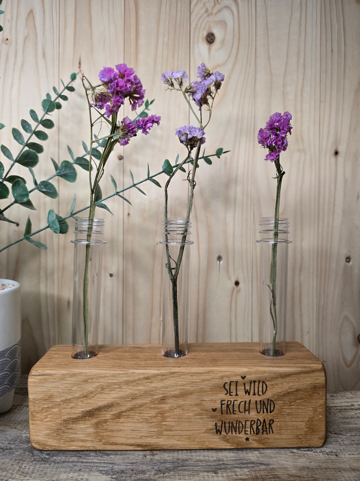 Holzvase „Sei Frech, Wild, Wunderbar“ mit Reagenzgläsern – handgemachte Deko aus Holz (Kopie)