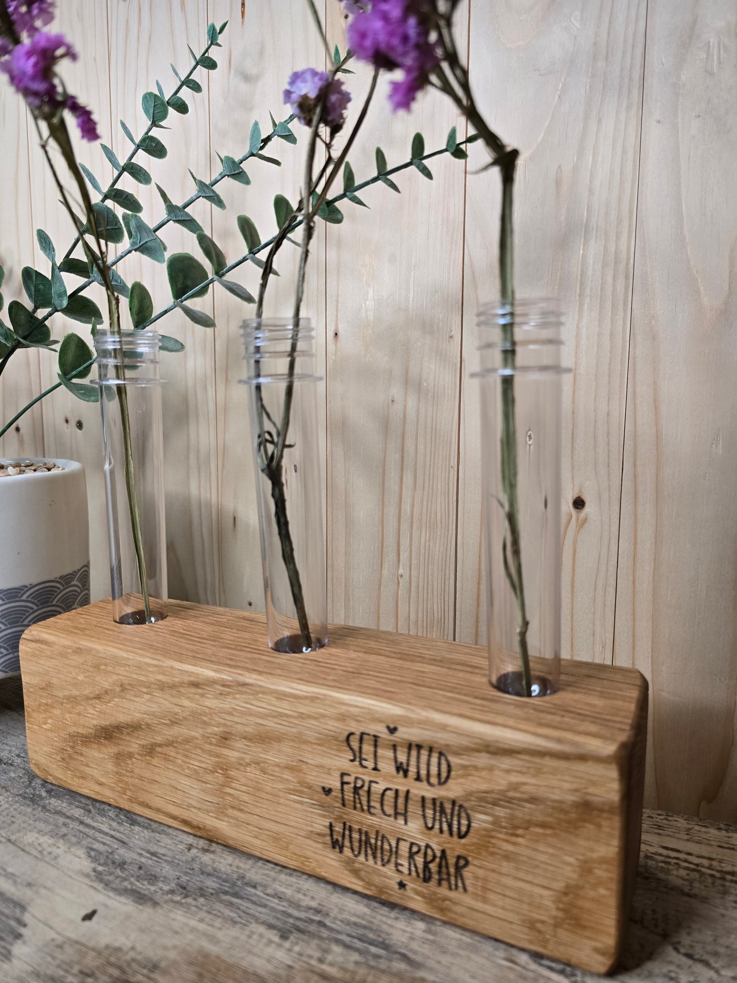 Holzvase „Sei Frech, Wild, Wunderbar“ mit Reagenzgläsern – handgemachte Deko aus Holz (Kopie)