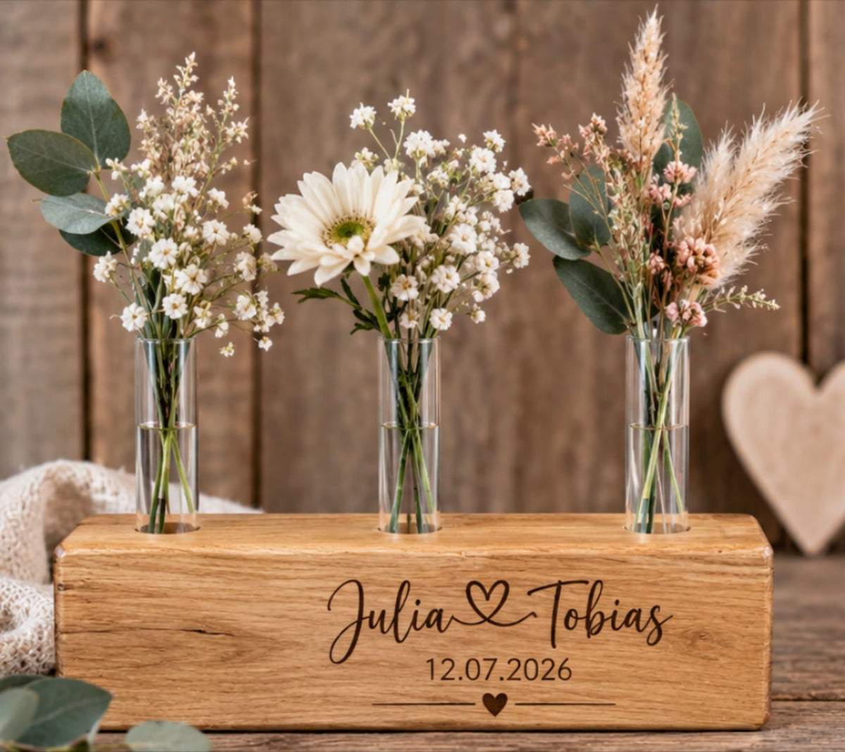 Blumenständer "mit personalisierter Gravur"   – Holzblock mit Reagenzgläsern