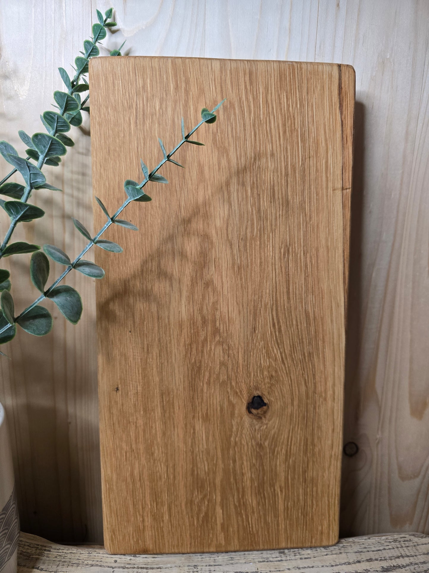 Noch ein Bier – Wand-Flaschenöffner aus Holz mit Gravur