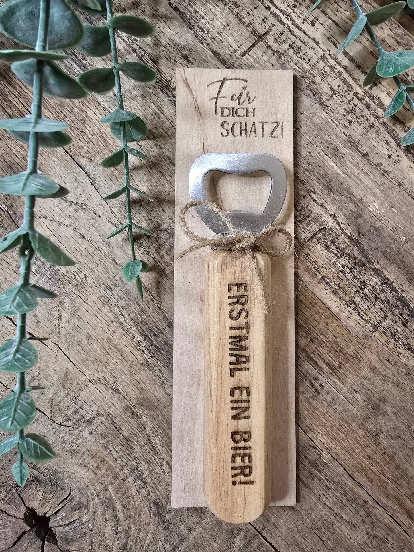 Personalisiertes Bieröffner-Geschenk – „Erstmal ein Bier!“ für deinen Schatz