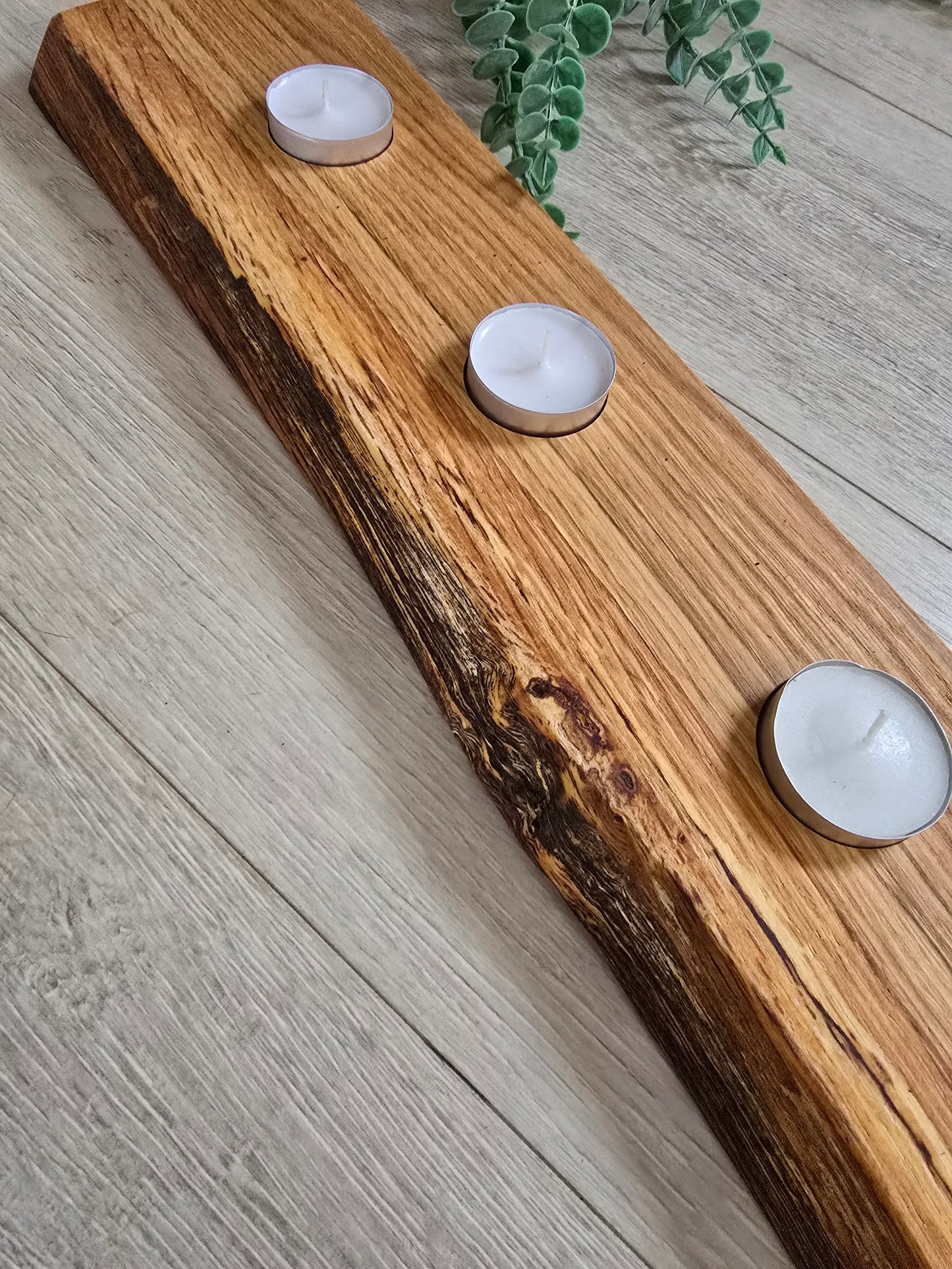 Rustikales Kerzenbrett aus Holz – handgefertigt