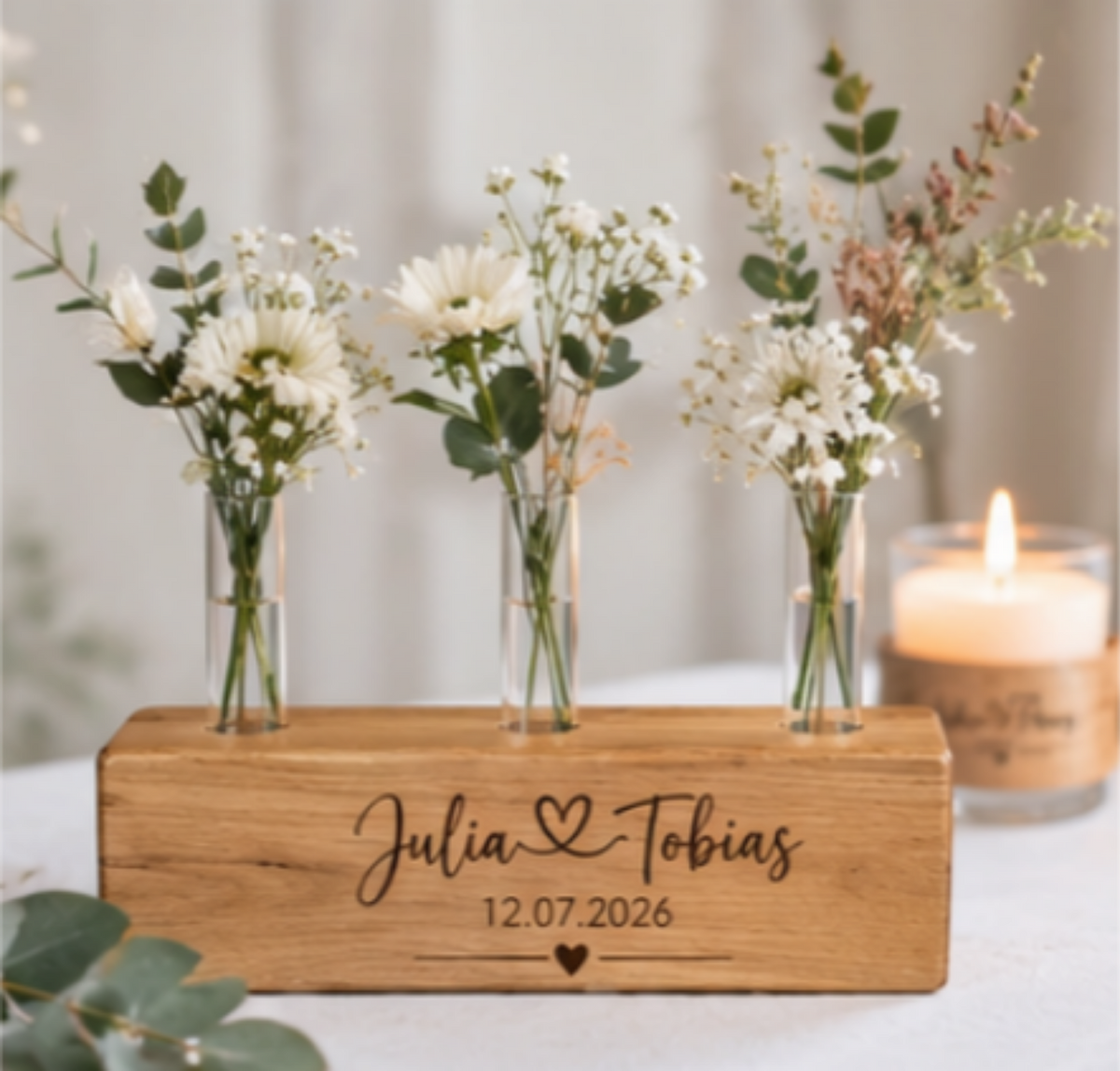 Blumenständer "mit personalisierter Gravur"   – Holzblock mit Reagenzgläsern