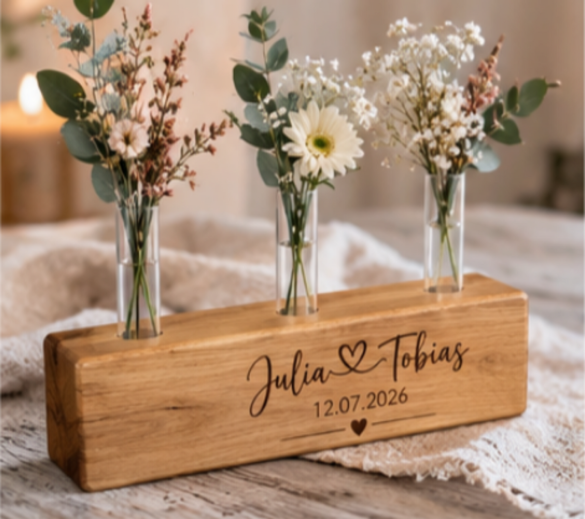Blumenständer "mit personalisierter Gravur"   – Holzblock mit Reagenzgläsern