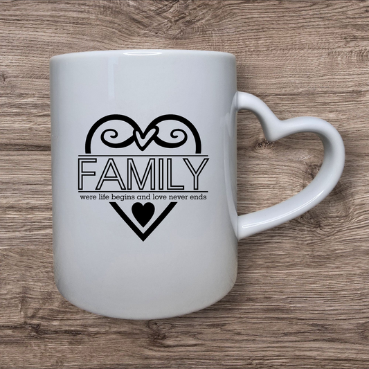 Tasse mit Herzhenkel „Family – where life begins and love never ends“