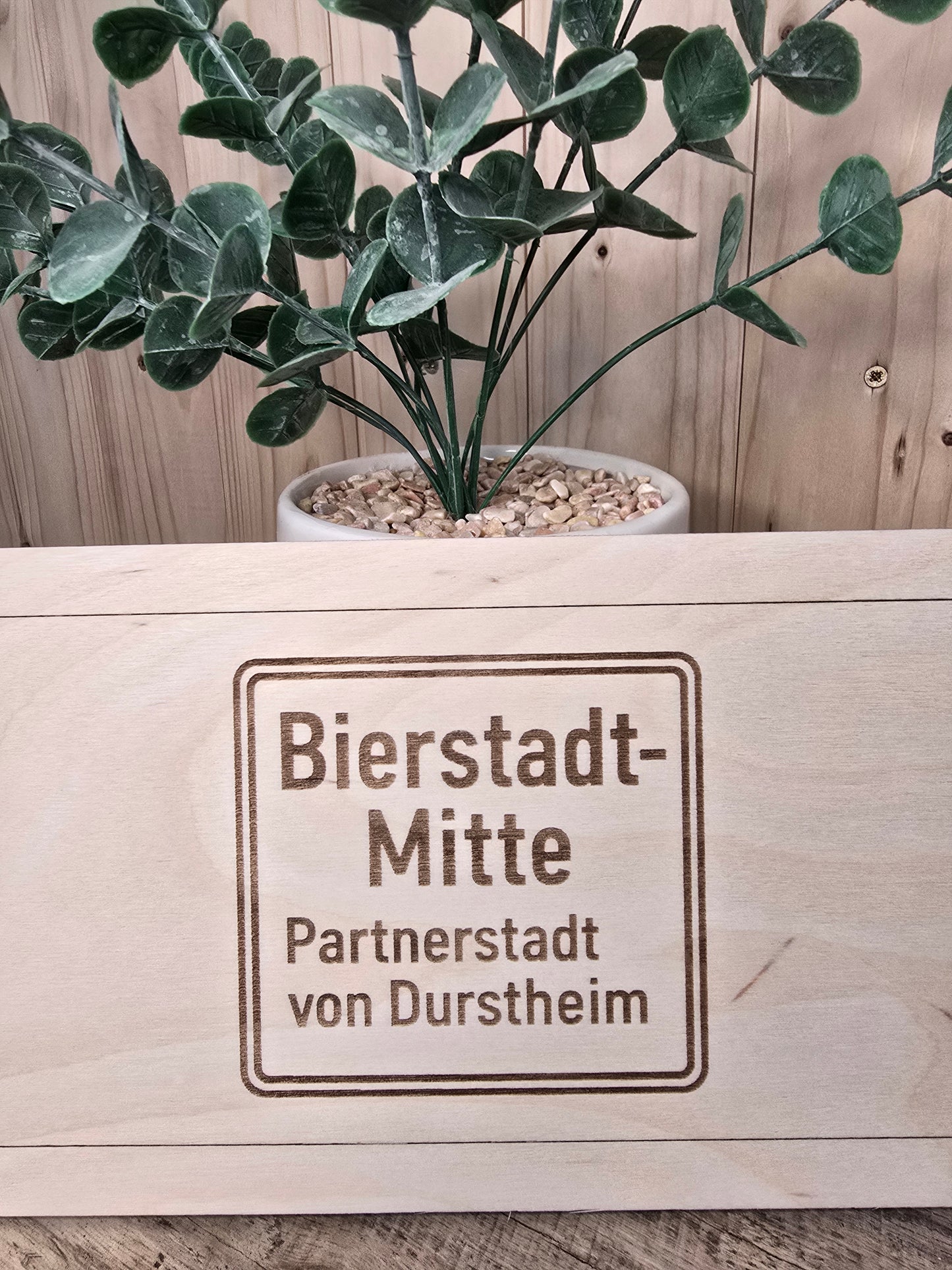 Holzschild mit Gravur „Bierstadt Mitte" | Geschenkidee aus Birkenholz