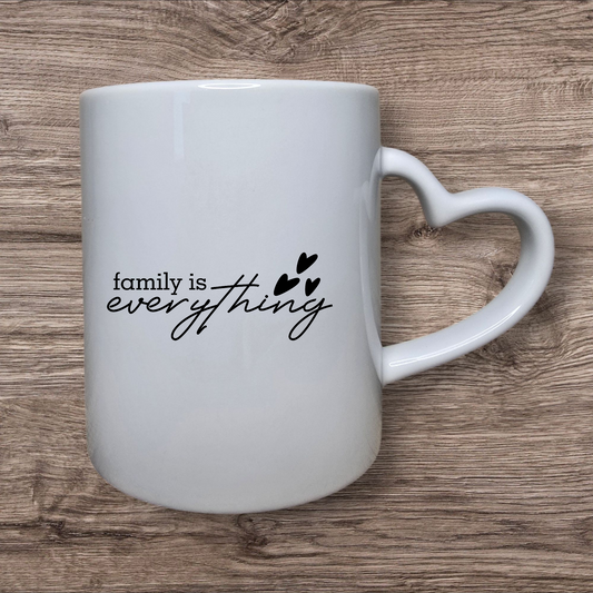 Tasse „Family is everything“