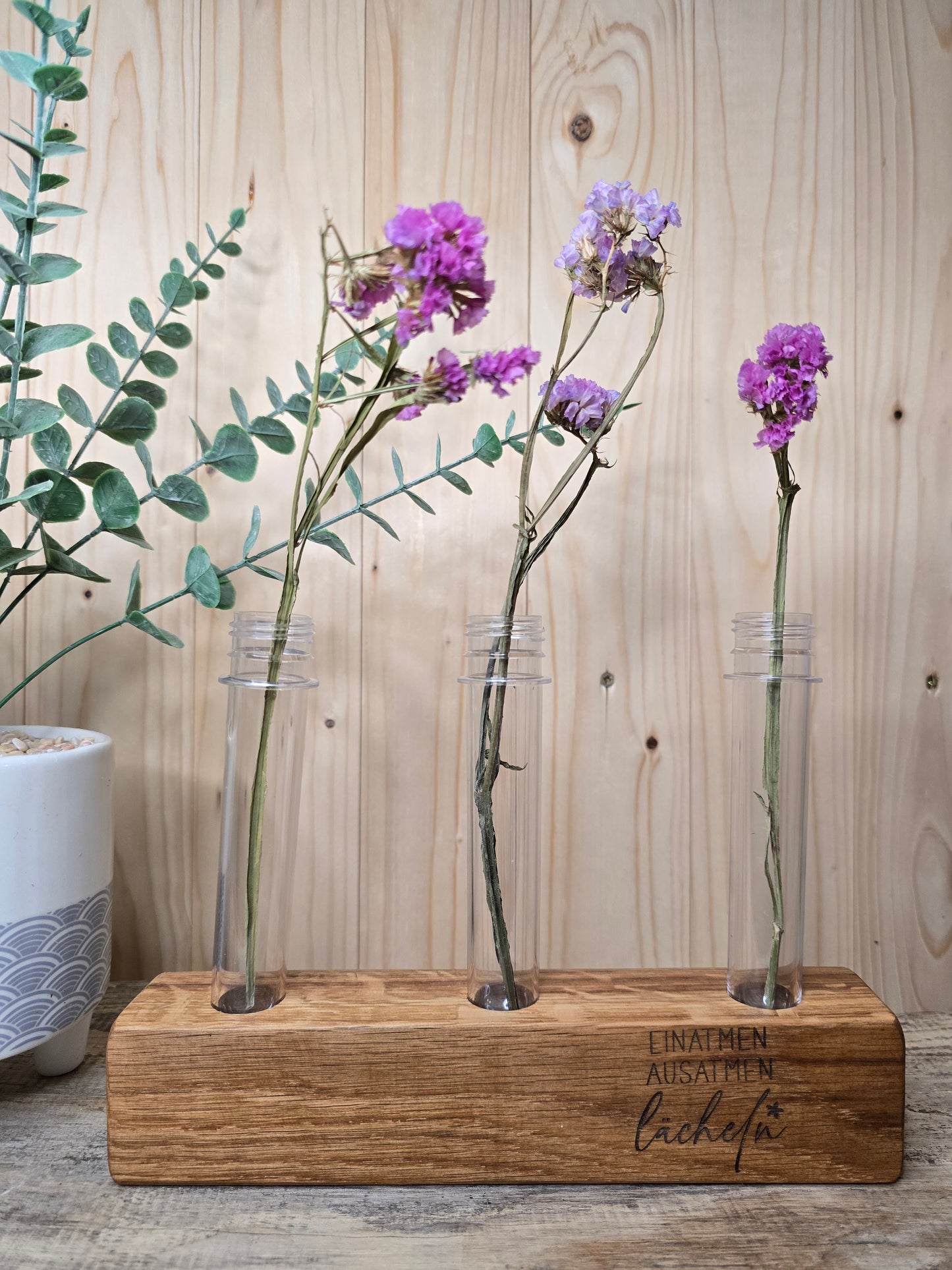 Holzvase „Einatmen & ausatmen “ mit Reagenzgläsern – handgemachte Deko aus Holz