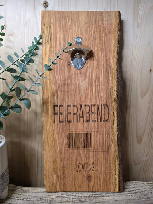 Feierabend Loading – Wand-Flaschenöffner aus Holz mit Gravur