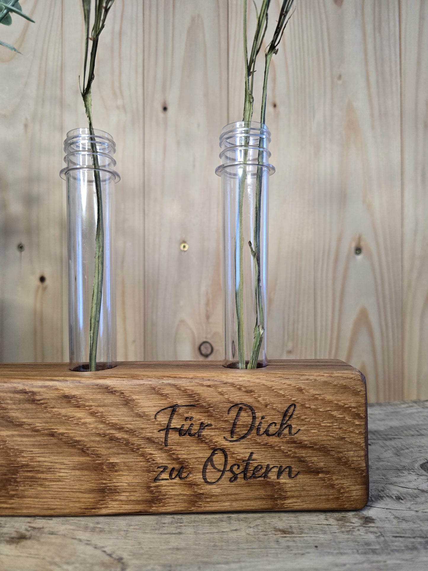 Holzvase „Für Dich zu Ostern“ mit Reagenzgläsern – liebevolle Osterdeko aus Holz