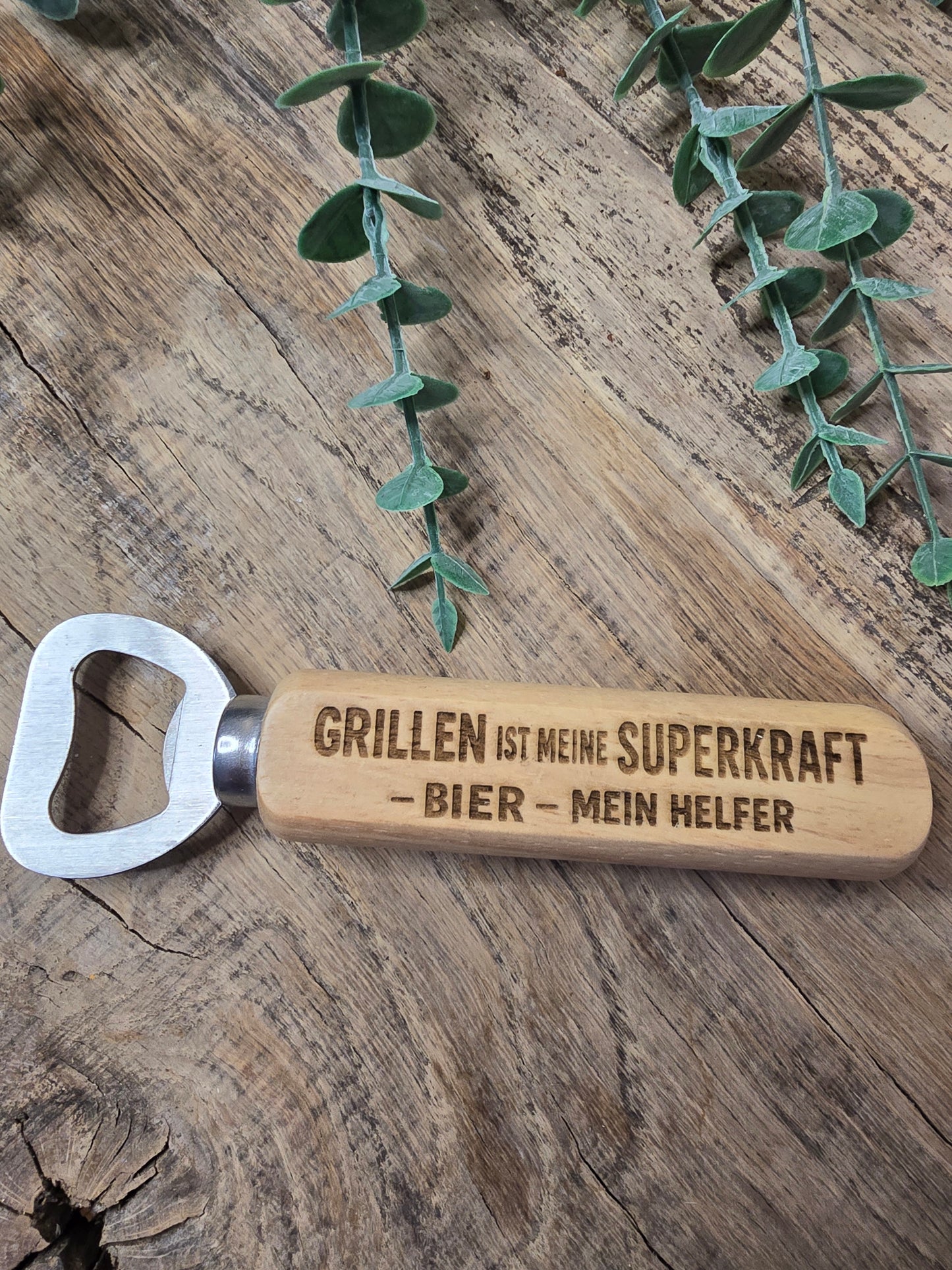 Bieröffner "Grillen ist deine Superkraft /Bier mein Helfer "- Der Spaß beginnt beim Öffnen