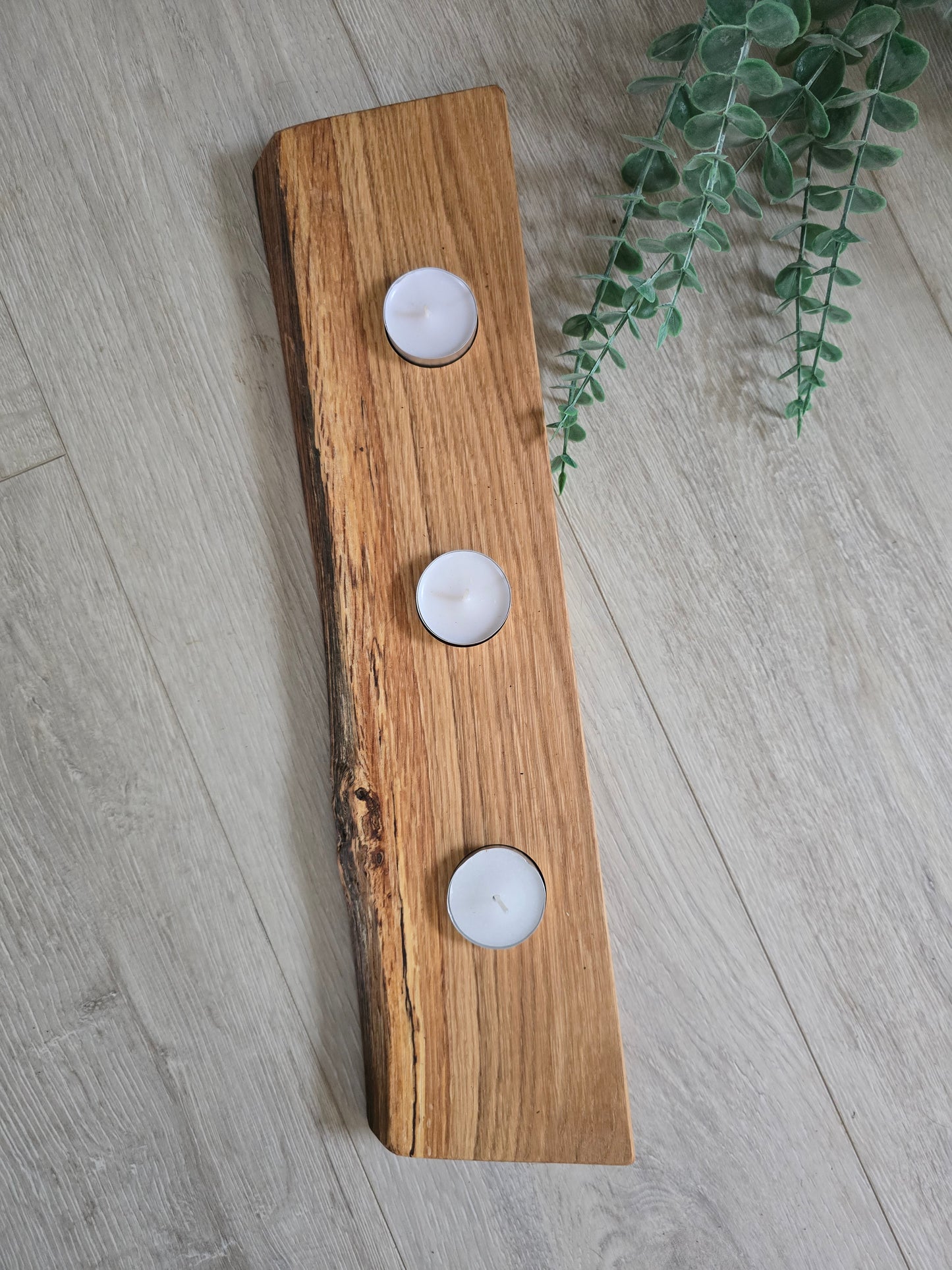 Rustikales Kerzenbrett aus Holz – handgefertigt