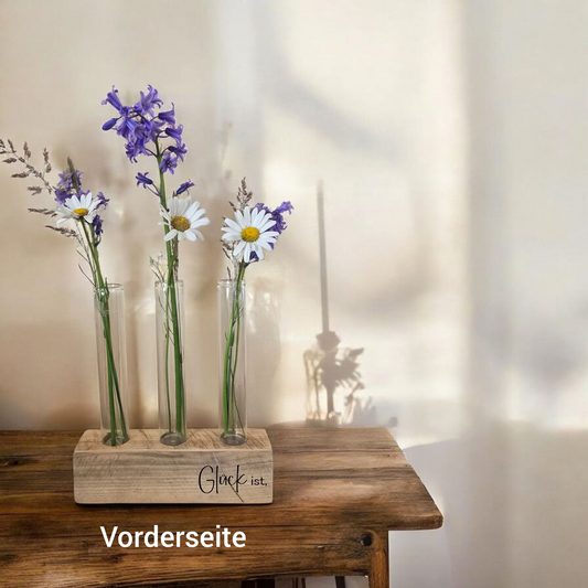 Blumenständer „Glück ist" – Holzblock mit Reagenzgläsern
