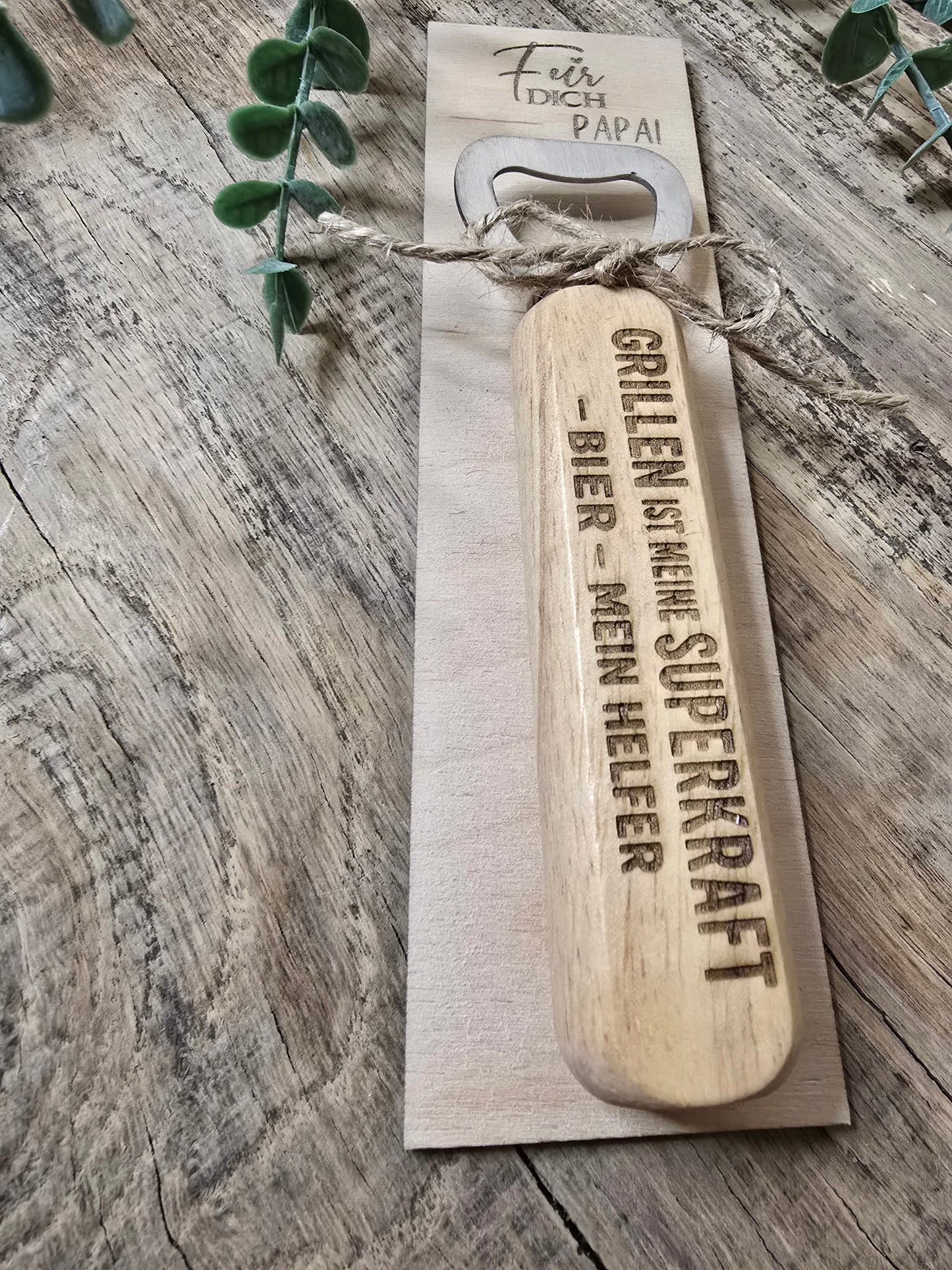 Bieröffner „Grillen ist meine Superkraft – Bier mein Helfer“ – Das perfekte Geschenk für Papa